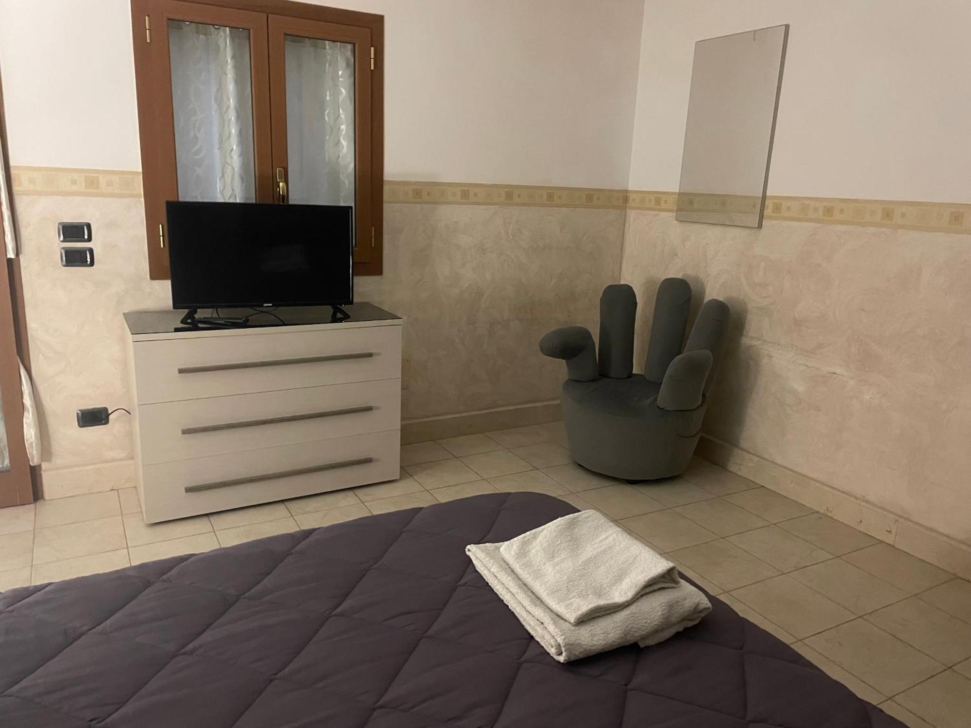La Dependance Apartment Barletta Bagian luar foto