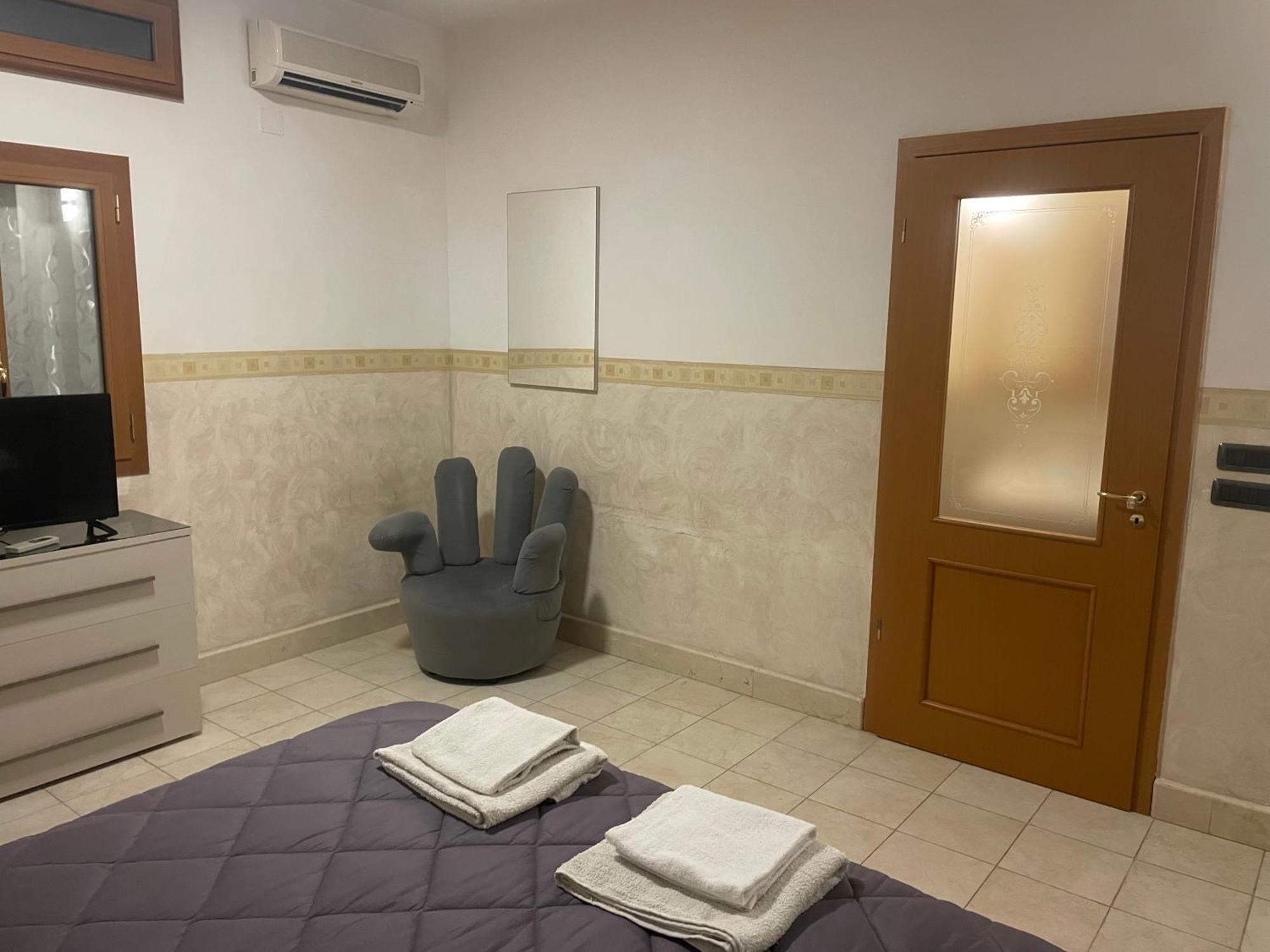 La Dependance Apartment Barletta Bagian luar foto